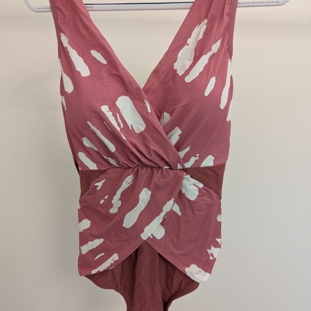 Pink Criss-cross Front Open Back One-piece Swimsuit